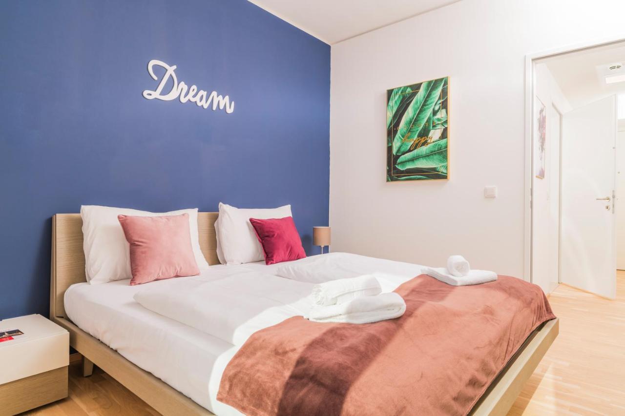 Triiiple Tower Dream Apartments With Rooftop-Summer-Pool Wina Bagian luar foto
