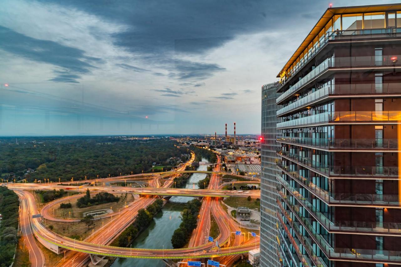 Triiiple Tower Dream Apartments With Rooftop-Summer-Pool Wina Bagian luar foto